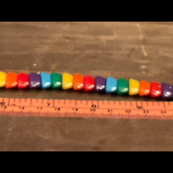 “RAINBOW COLOURED BEAD” VINTAGE PLASTIC CHOKER STYLE NECKLACE. - Picture 8 of 9